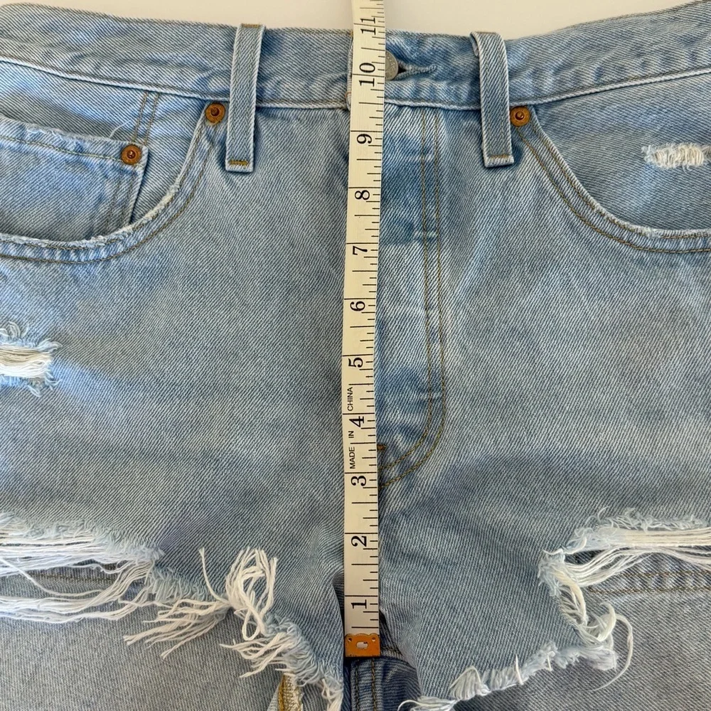 Levi's 501 Women's Cut-Off Denim Shorts Light Wash Button Fly Size 30 - Picture 7 of 8